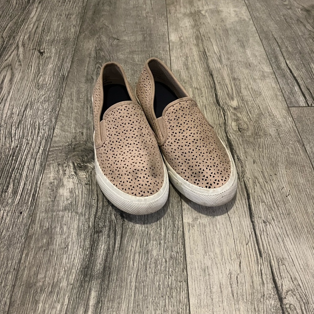 Women’s soft Sperrys loafers